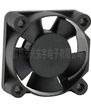 用電飯煲散熱風扇，降溫降音並存